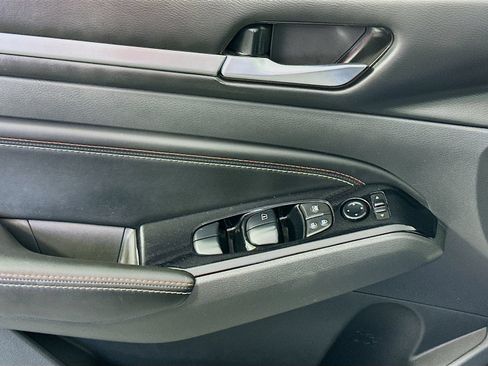 Used 2023 Nissan Altima 2.5 SR w/ SR Premium Package FWD image 18