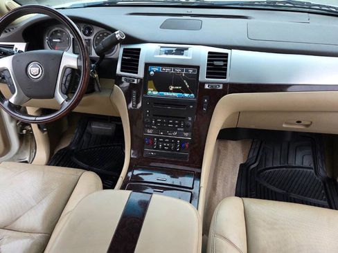 Used 2010 Cadillac Escalade ESV Luxury AWD/4WD image 41