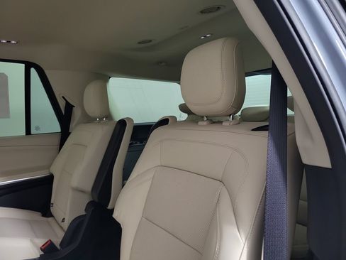 New 2027 Lincoln Navigator Premiere RWD image 14