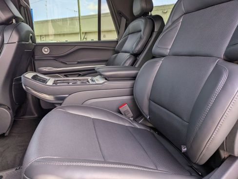 New 2026 Lincoln Navigator Reserve w/ Jet Appearance Package AWD/4WD image 18