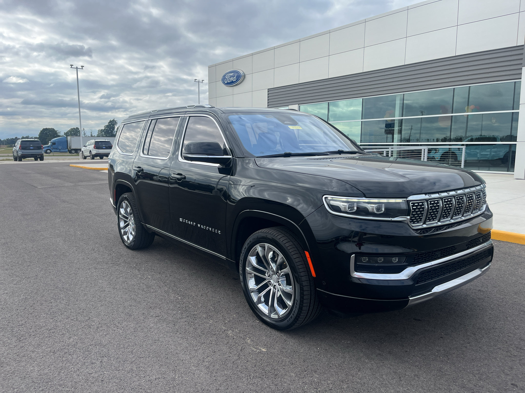 Used 2022 Jeep Grand Wagoneer Series II w/ Premium Group II AWD/4WD image 3