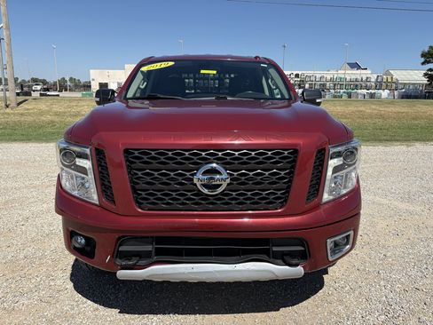 Used 2019 Nissan Titan PRO-4X AWD/4WD image 2