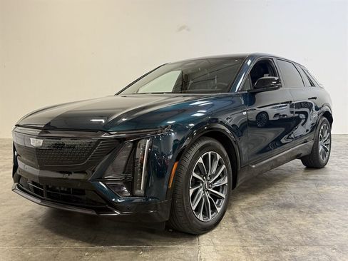 Used 2024 Cadillac Lyriq Sport AWD/4WD image 3
