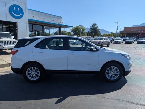 Used 2021 Chevrolet Equinox LS AWD/4WD image 2