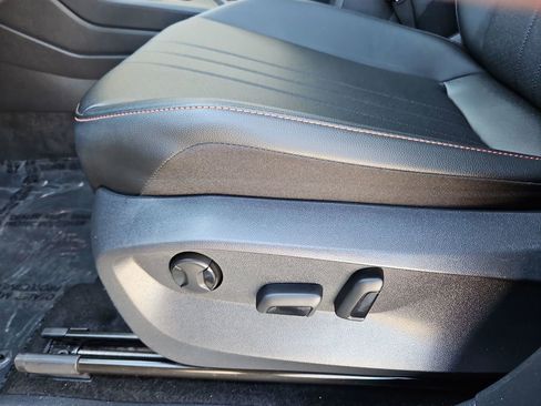 Used 2024 Volkswagen Tiguan Wolfsburg Edition image 24