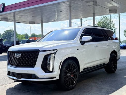 Used 2025 Cadillac Escalade Sport Platinum w/ LPO, ONYX Package AWD/4WD image 6