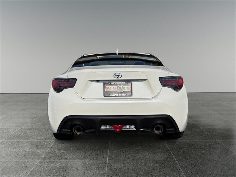 Used 2017 Toyota 86 RWD image 5