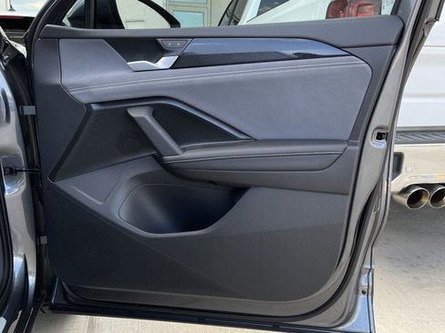 New 2025 Volkswagen Tiguan SE image 18