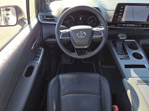Used 2023 Toyota Sienna XSE FWD image 31