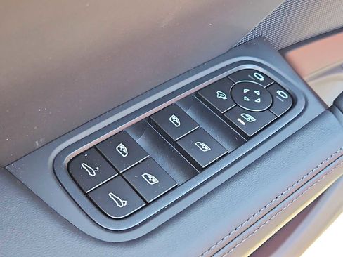 New 2026 Porsche Cayenne AWD/4WD image 9