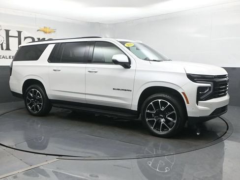Used 2025 Chevrolet Suburban RST w/ Comfort Package AWD/4WD image 6