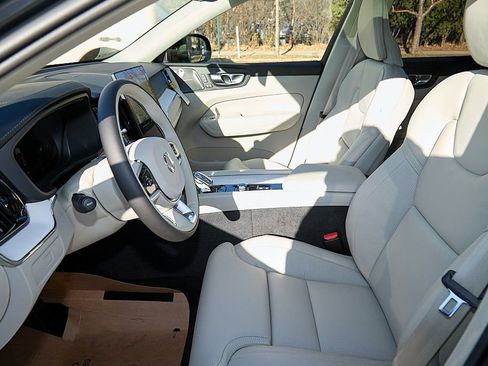 New 2026 Volvo XC60 B5 Ultra w/ Protection Package Premier image 15