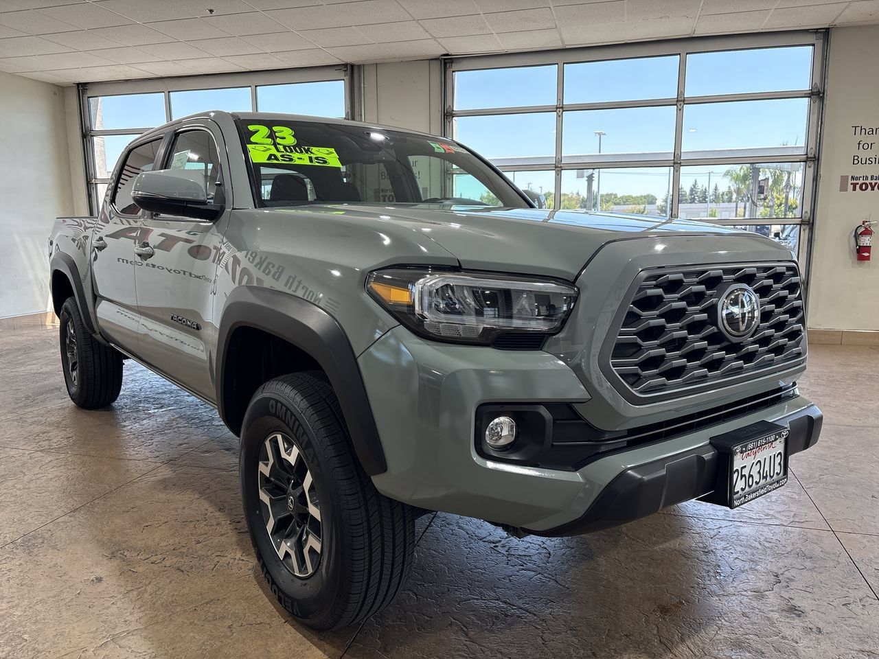 Used 2023 Toyota Tacoma TRD Off-Road w/ Technology Package RWD image 4