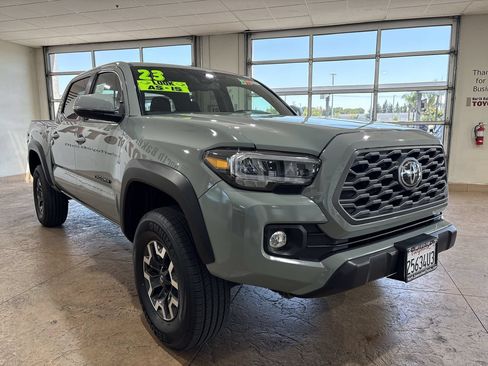 Used 2023 Toyota Tacoma TRD Off-Road w/ Technology Package RWD image 4