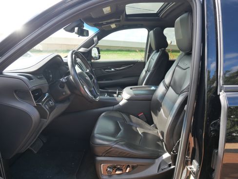 Used 2019 Cadillac Escalade Platinum w/ Escalade Sport Edition image 8