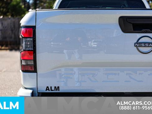 Certified 2025 Nissan Frontier SV image 13