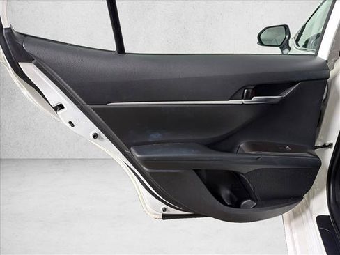 Used 2022 Toyota Camry SE FWD image 21