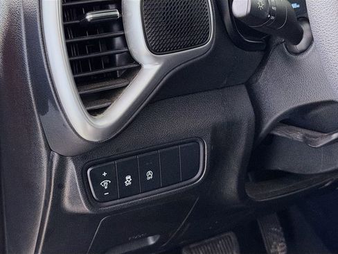 Used 2025 Kia Soul LX w/ LX Technology Package FWD image 12