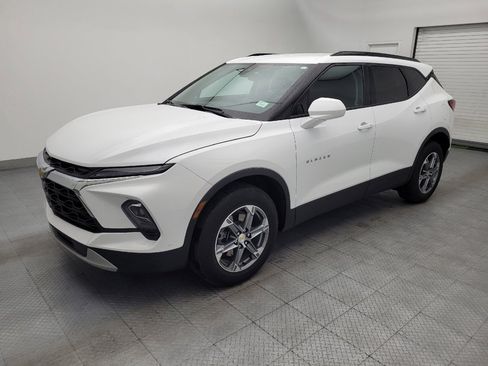 Used 2024 Chevrolet Blazer LT w/ Convenience Package FWD image 2