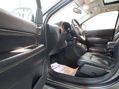 Used 2017 Jeep Compass High Altitude FWD image 9