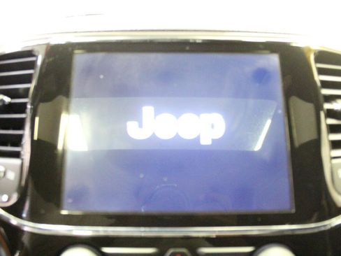 Used 2021 Jeep Grand Cherokee Laredo X AWD/4WD image 15