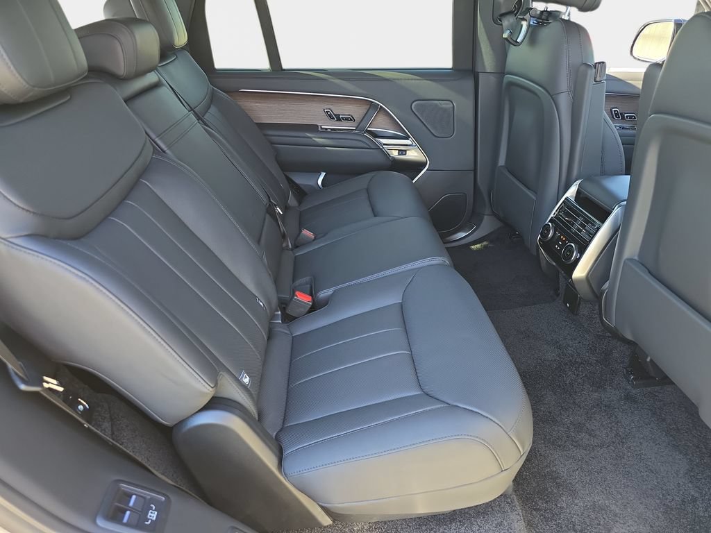 New 2026 Land Rover Range Rover Long Wheelbase SE AWD/4WD image 11