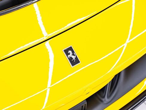 Used 2021 Ferrari F8 Tributo RWD image 8