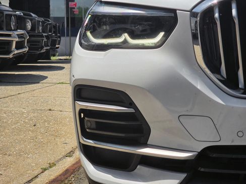 Used 2022 BMW X5 xDrive40i AWD/4WD image 11