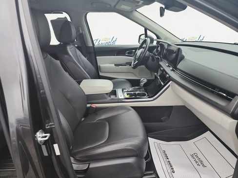 Used 2022 Kia Carnival EX FWD image 13