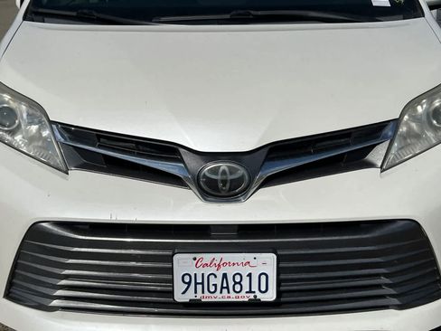 Used 2018 Toyota Sienna XLE w/ XLE Navigation Package FWD image 12