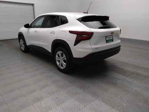 Used 2025 Chevrolet Trax LS FWD image 5