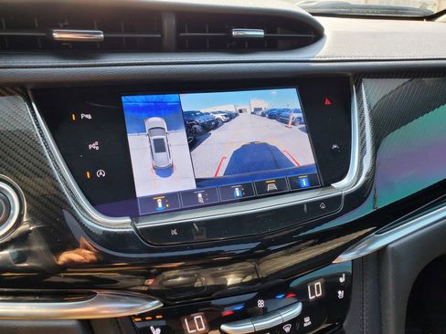 Used 2022 Cadillac XT6 Sport w/ Technology Package image 29
