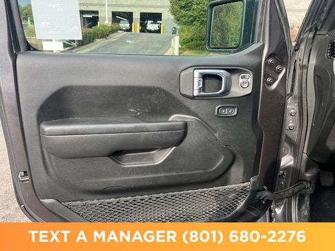 Used 2022 Jeep Gladiator Rubicon AWD/4WD image 12