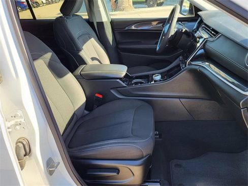 Used 2023 Jeep Grand Cherokee Laredo w/ Luxury Tech Group I image 16