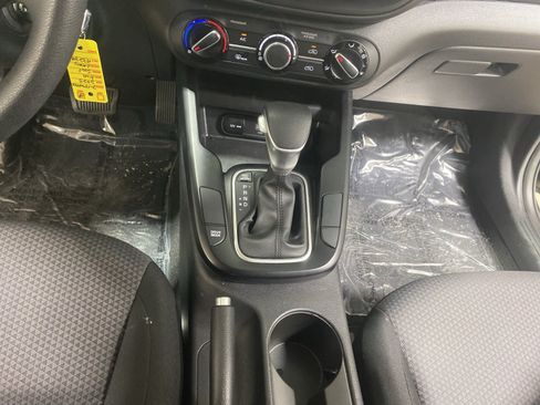 Used 2025 Kia Soul LX w/ LX Technology Package FWD image 20