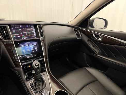 Used 2018 INFINITI Q50 Luxe w/ Essential Package (3.0T Luxe) AWD/4WD image 17