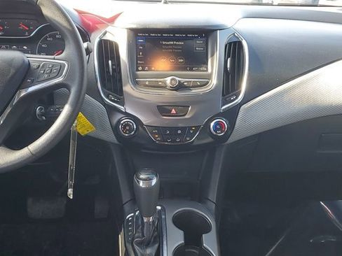 Used 2019 Chevrolet Cruze LT image 24