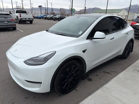 Used 2023 Tesla Model Y Long Range image 3
