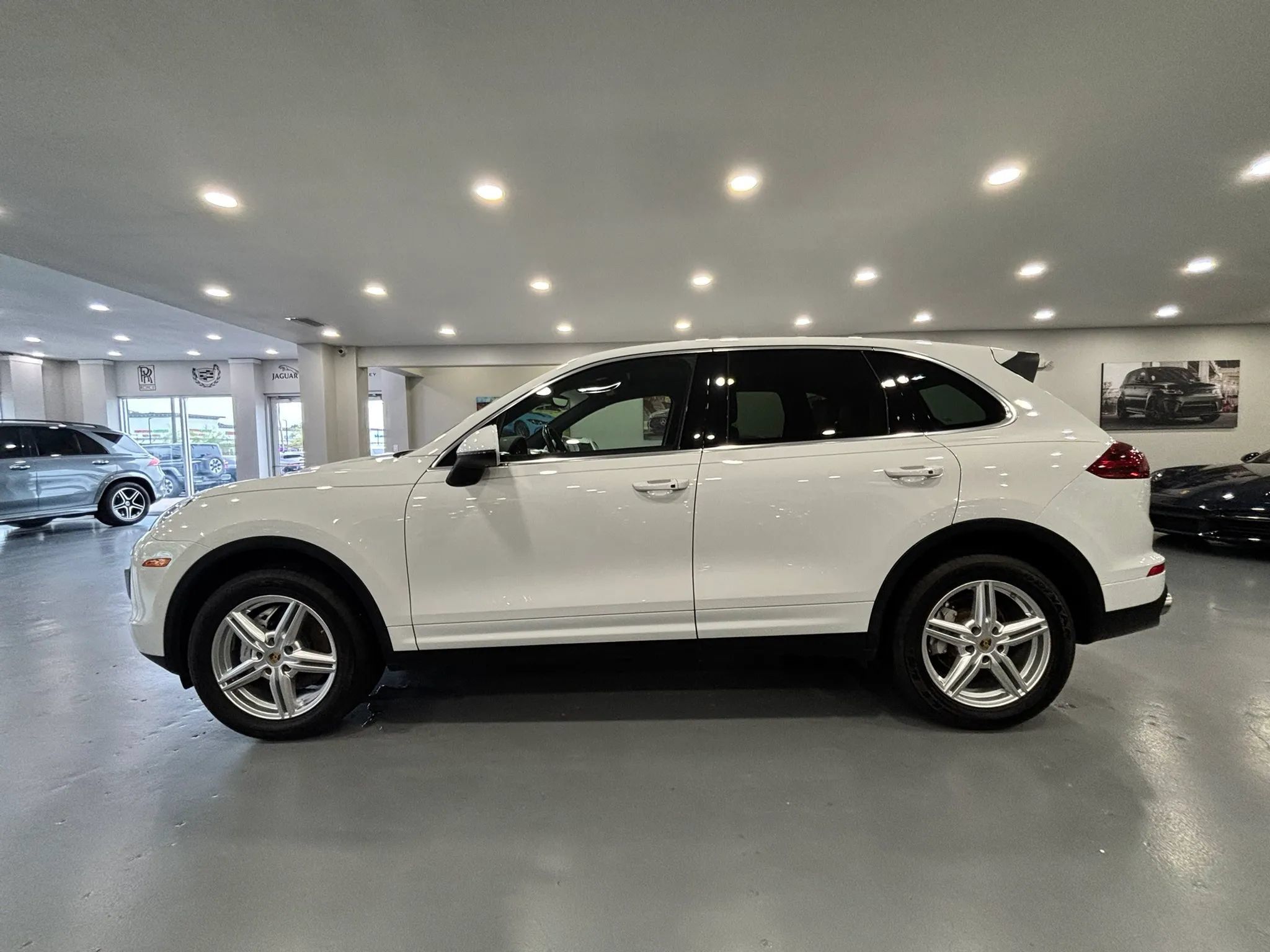 Used 2017 Porsche Cayenne S w/ Premium Package AWD/4WD image 4