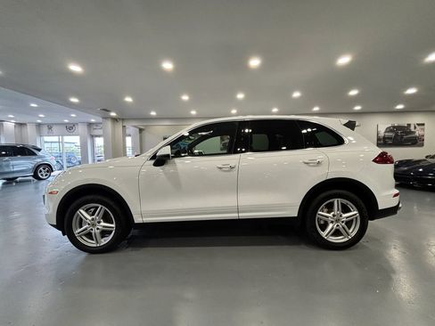 Used 2017 Porsche Cayenne S w/ Premium Package AWD/4WD image 4