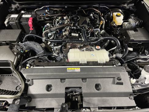 Certified 2025 Toyota Tacoma TRD Off-Road AWD/4WD image 9