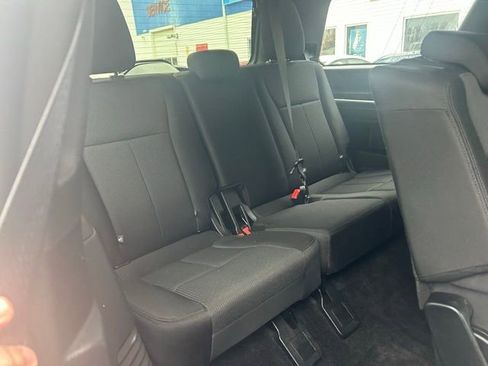 Used 2018 Ford Expedition XLT AWD/4WD image 18