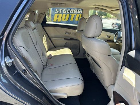 Used 2010 Toyota Venza FWD image 17