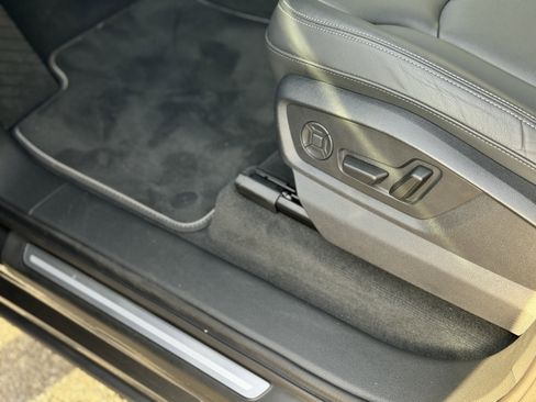 Certified 2025 Audi Q7 2.0T Premium w/ Convenience Plus Package image 16