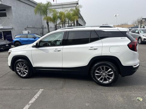 Used 2024 GMC Terrain SLT image 6