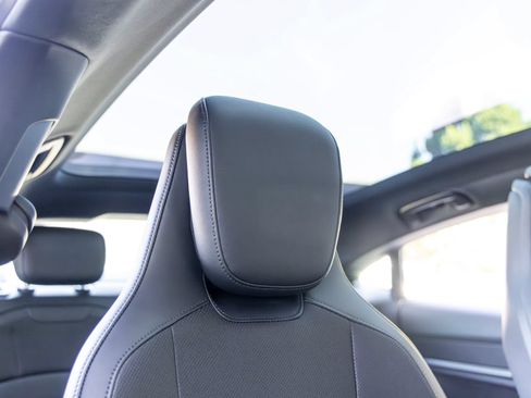 Certified 2025 Porsche Taycan RWD image 61