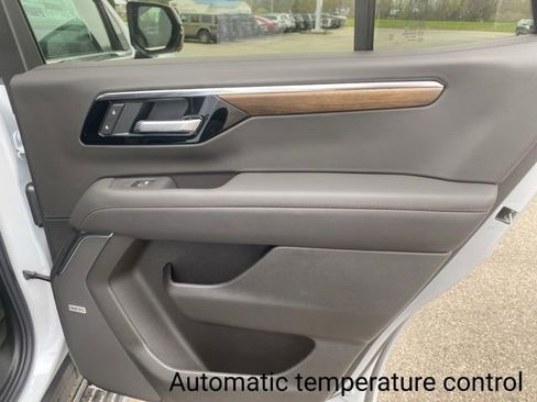 New 2026 Chevrolet Tahoe High Country AWD/4WD image 36