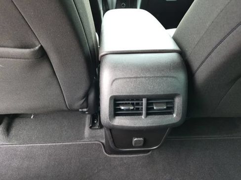Used 2018 Chevrolet Equinox LS FWD image 33