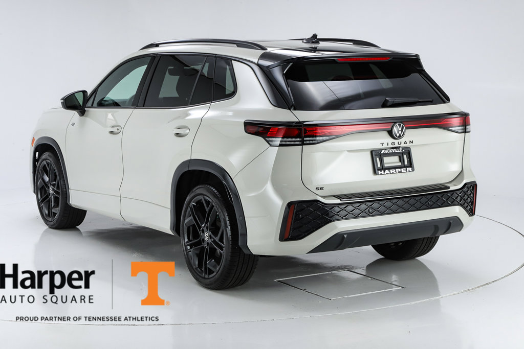 Used 2025 Volkswagen Tiguan SE R-Line FWD image 7