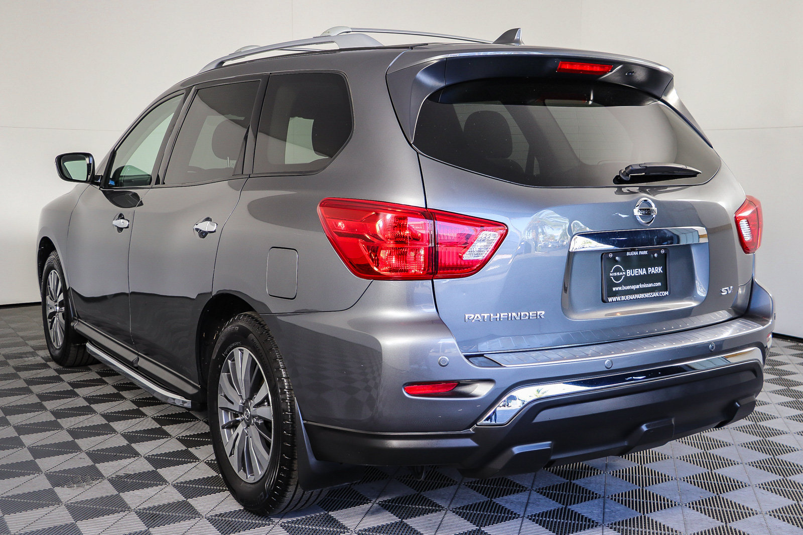 Used 2020 Nissan Pathfinder SV FWD image 6
